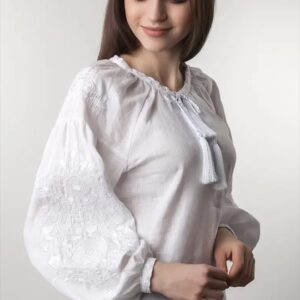 "Квітучий сад" жіноча лляна вишиванка у білому кольорі