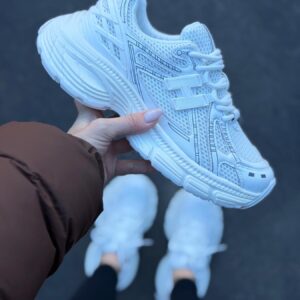 ЖІНОЧІ КРОСІВКИ