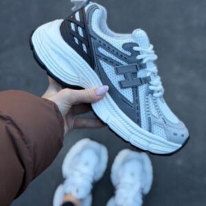 ЖІНОЧІ КРОСІВКИ